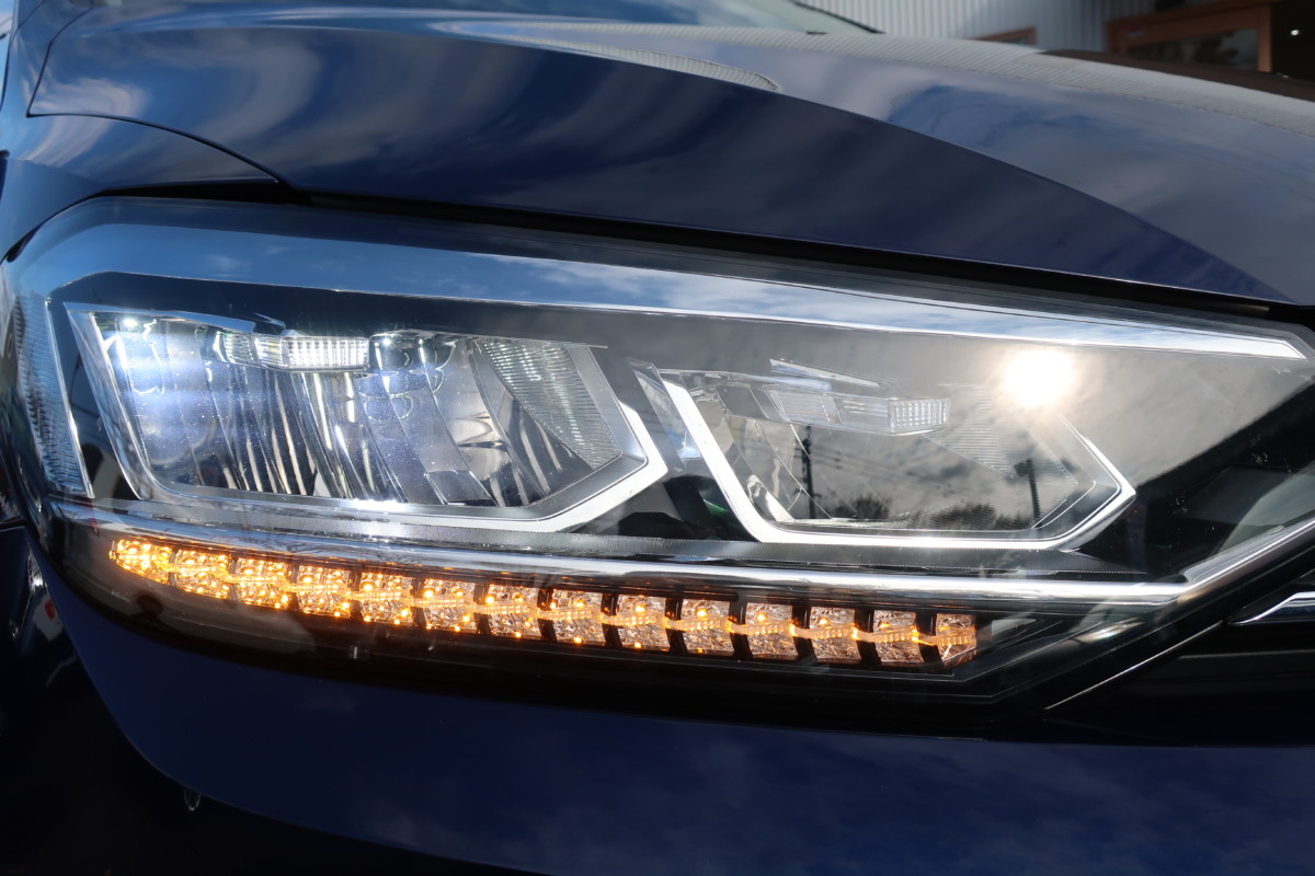 現行型ゴルフトゥーランが入荷！