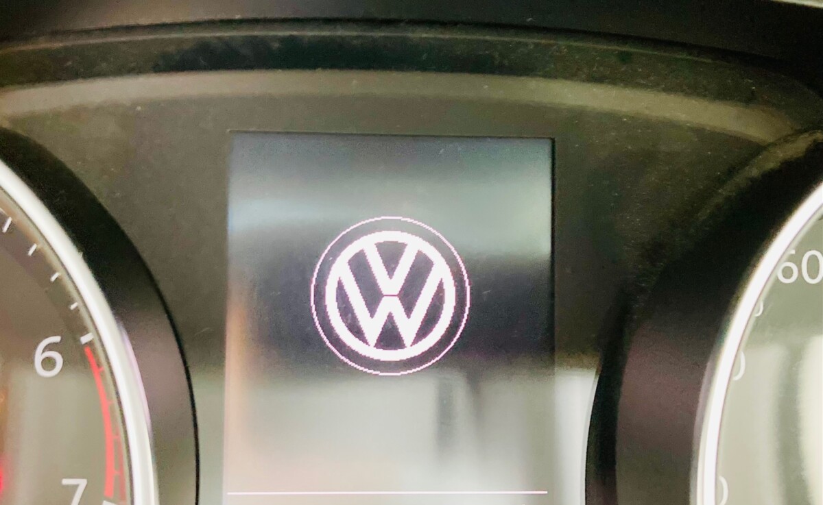 フォルクスワーゲン警告灯の消し方は？  色の違いはどんな意味？