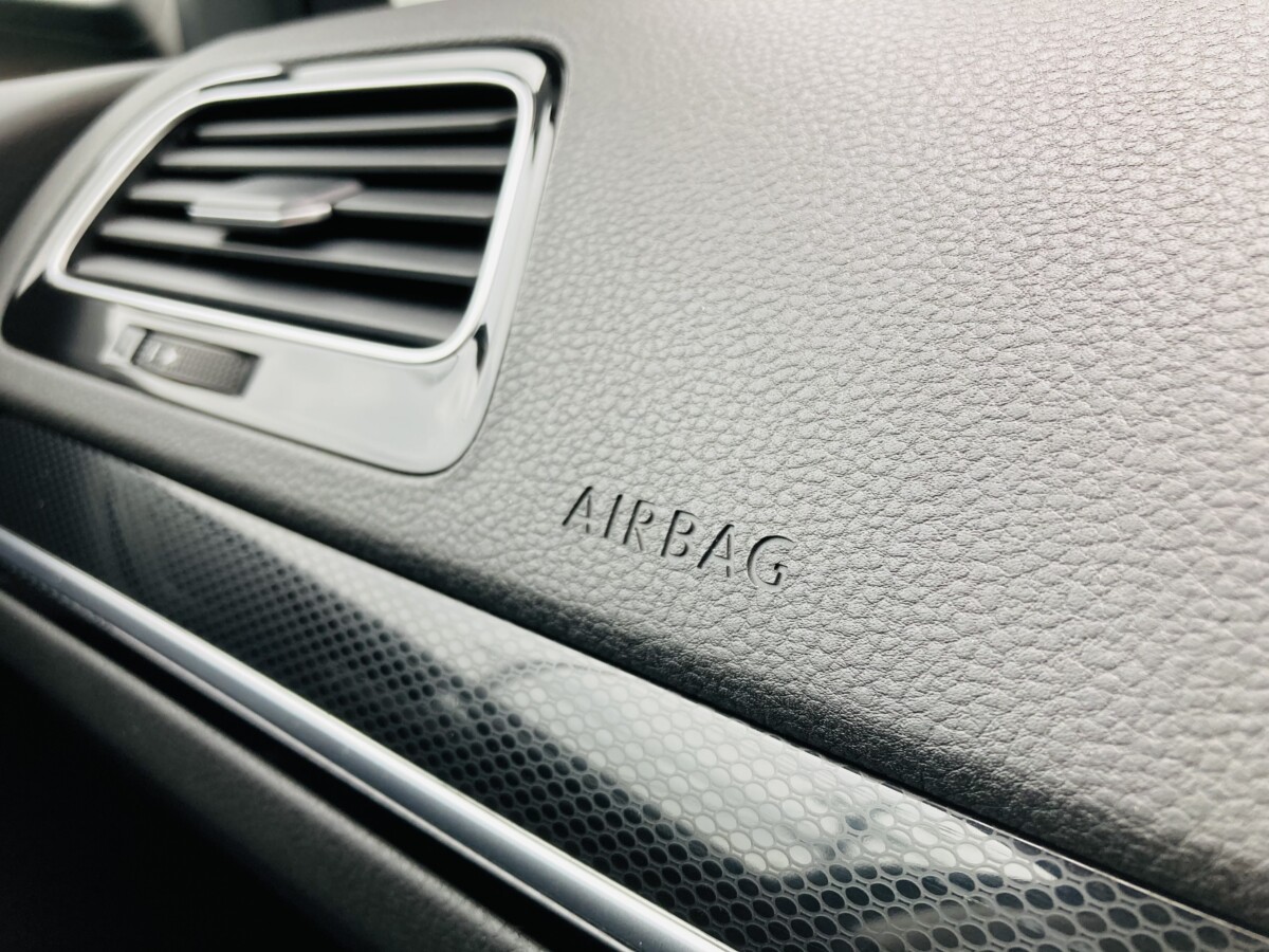 フォルクスワーゲンのエアバッグ警告灯の消し方！修理方法も解説！